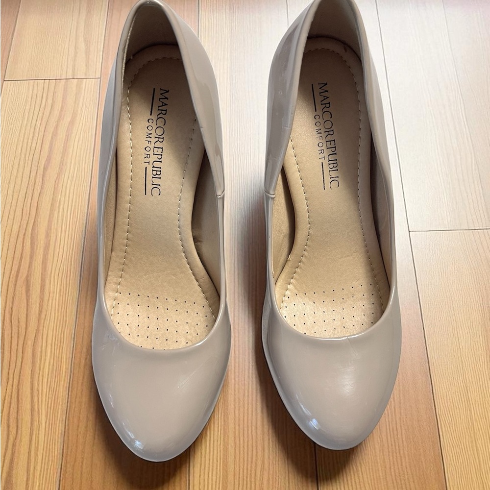 👡Beige Patent Marco Republic Comfort Pumps Memory Foam Insole, Size 8 - Picture 4 of 7